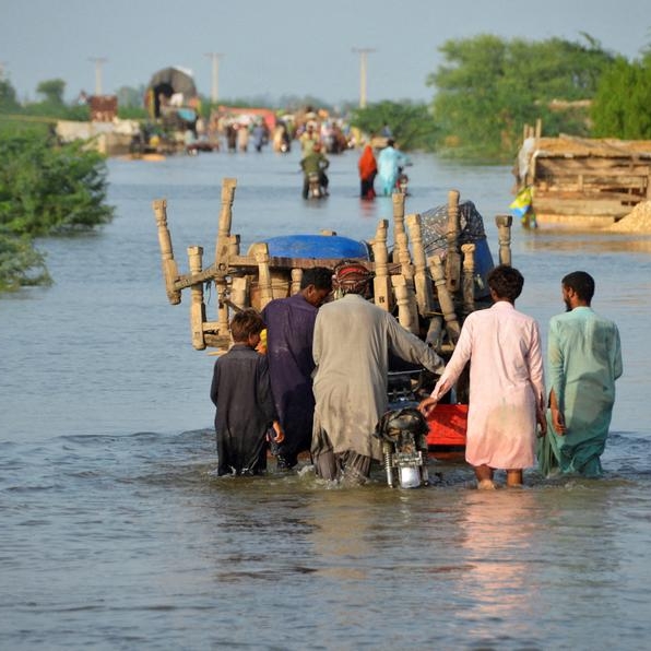 Global aid starts to arrive as cataclysmic floods overwhelm Pakistan