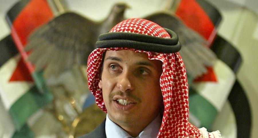 العاهل الأردني يقيد اتصالات وإقامة الأمير حمزة