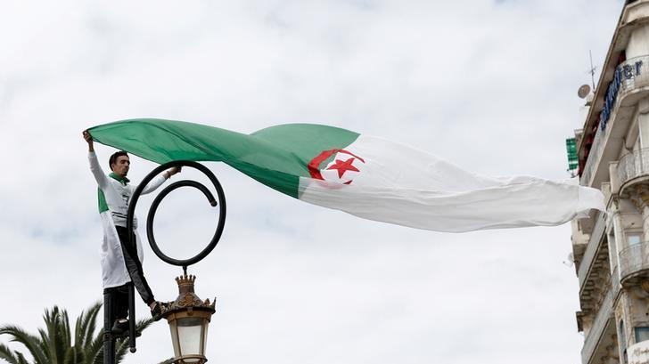 إنفوجرافك: الجزائر تحول عجز ميزانها التجاري لفائض في النصف الأول من 2022