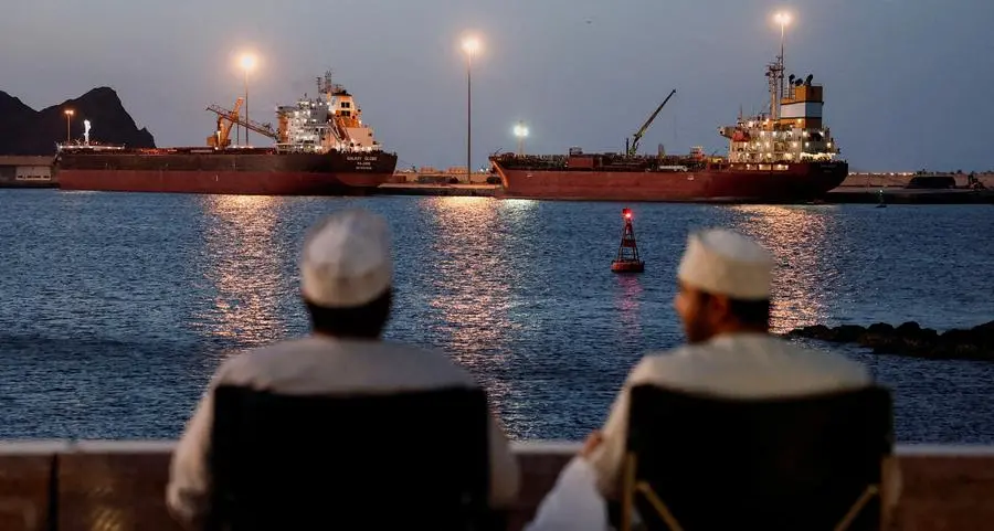 Oil falls as Trump predicts Middle East de-escalation