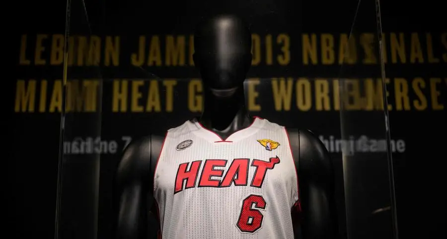 LeBron James jersey sells for whopping $3.7mln
