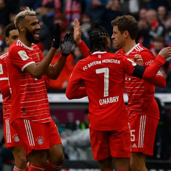 Mueller sends Bayern three points clear, Dortmund go second