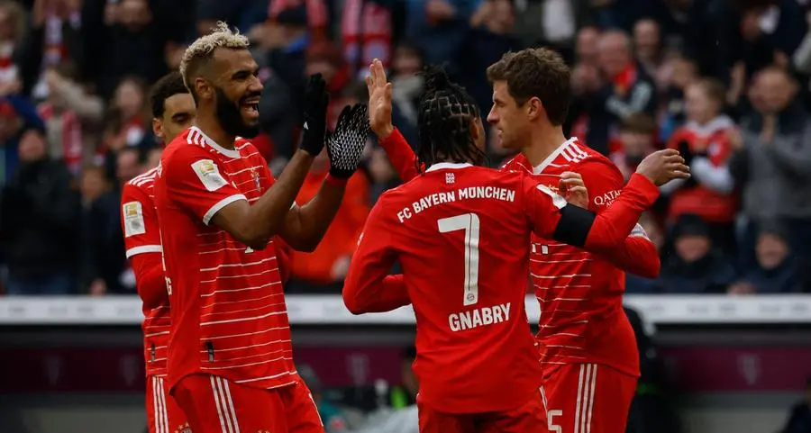 Mueller sends Bayern three points clear, Dortmund go second