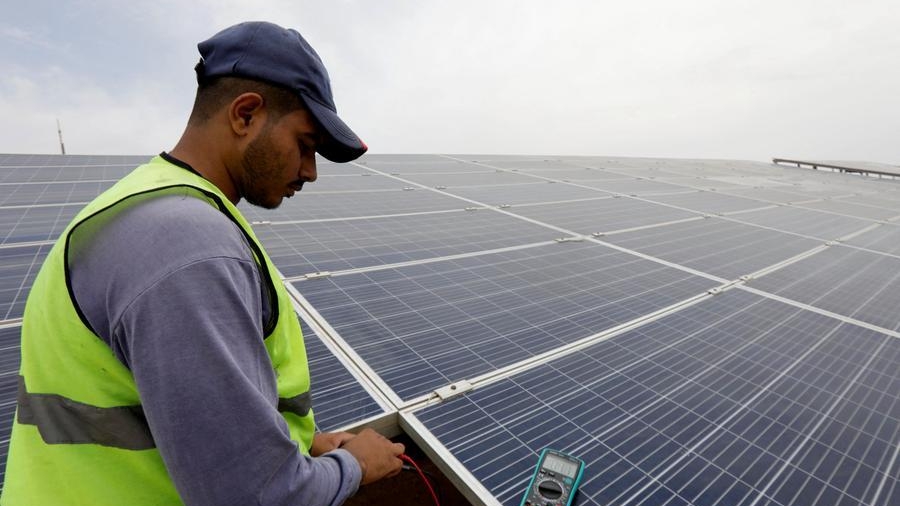 تفاصيل: السعودية تطرح 5 مشروعات للطاقة المتجددة للمنافسة