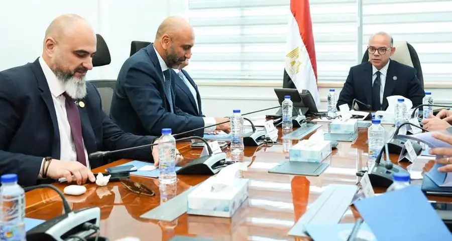 Minister of Investment and Foreign Trade discusses expansion plans with DP World CEO to enhance trade with African markets
