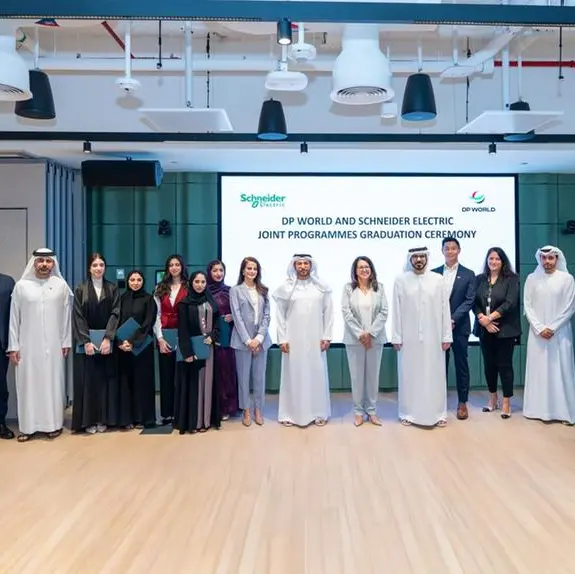 15 Emirati leaders graduate from landmark leadership programs by Schneider Electric, DP World