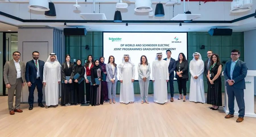 15 Emirati leaders graduate from landmark leadership programs by Schneider Electric, DP World