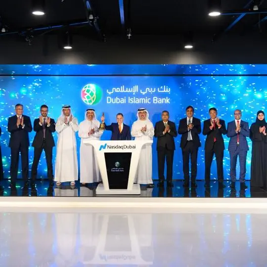 بنك دبي الإسلامي يقرع جرس افتتاح السوق احتفالاً بإدراج أول إصداراته من الصكوك المُستدامة بقيمة 750 مليون دولار في ناسداك دبي