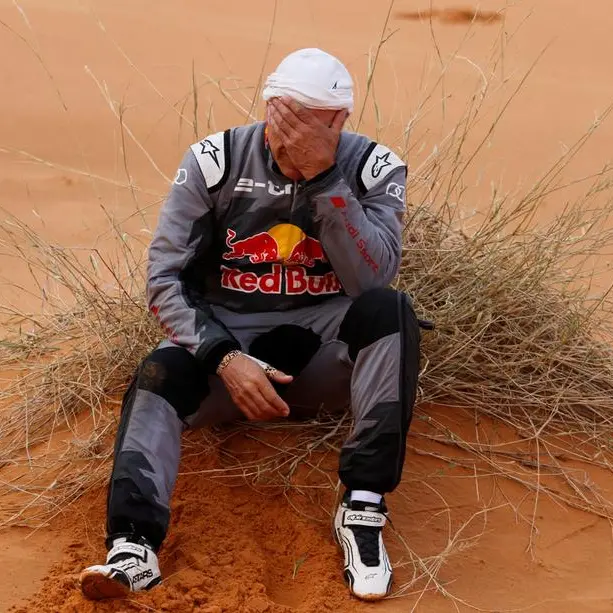 Sainz reveals he broke his back in Dakar crash