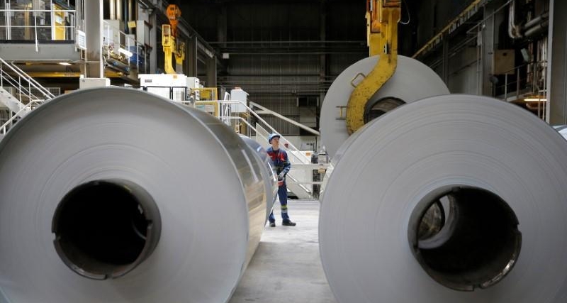 Aluminium extends losses on fears recession would hit demand