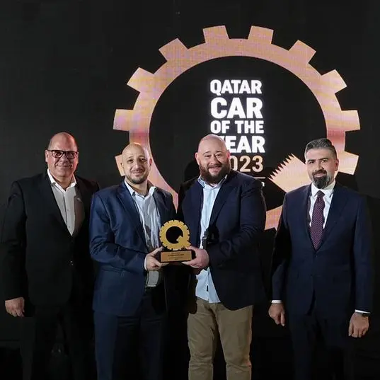 Qatar Automobiles Company receives the ‘Best Mid-Size SUV’ Award for Mitsubishi Outlander