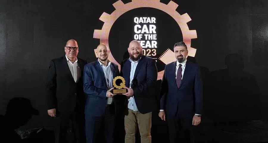 Qatar Automobiles Company receives the ‘Best Mid-Size SUV’ Award for Mitsubishi Outlander