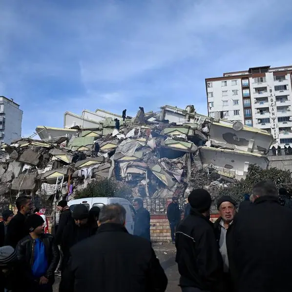 Many Turkey quake victims hungry as winter hampers aid efforts