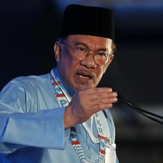 Malaysia's Anwar tries to lock in lead in close election race