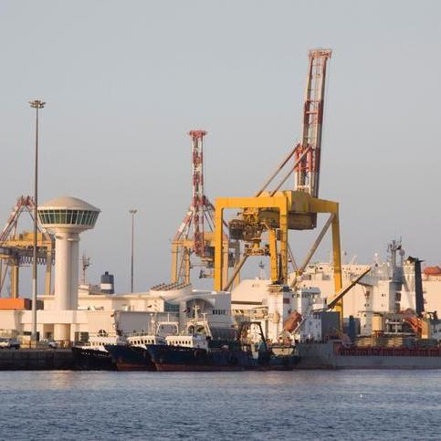 86% of the Duqm container crane project completed