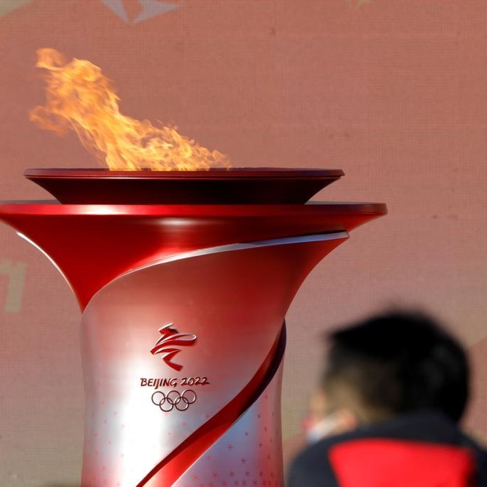Olympics: Torch begins COVID-shortened trek past Beijing landmarks