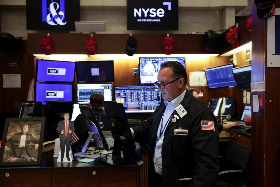 S&P 500 futures hit record high ahead of payrolls data; Broadcom surges