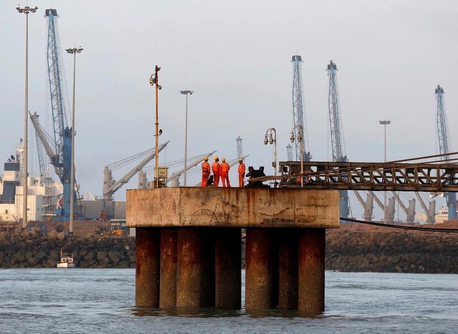 Indijski Adani prepovedal sprejem plovil pod sankcijami v svojih pristaniščih