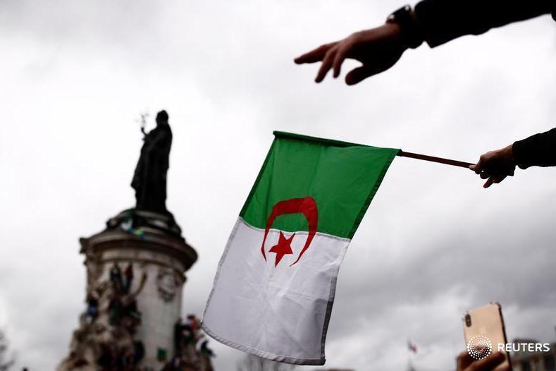 الجزائر 2022: الخروج من عنق الزجاجة