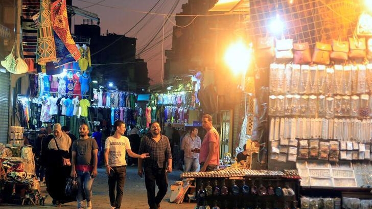 التضخم وقيود الواردات تواصل الضغط على نشاط القطاع الخاص في مصر