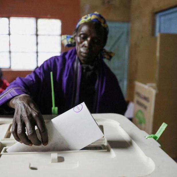 In hope or despair, Kenyans choose new president from familiar faces