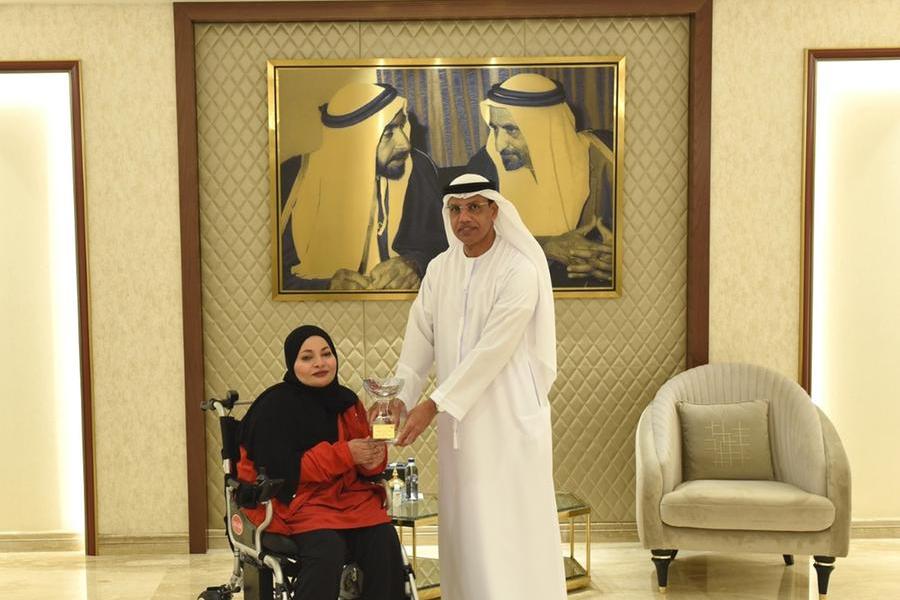 Les douanes de Dubaï rendent hommage au vainqueur de la Coupe du monde de tir paralympique