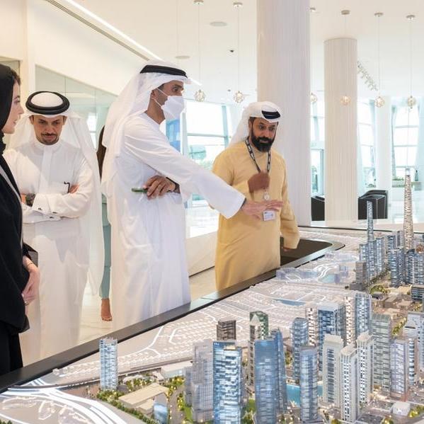 معالي عبدالله البسطي يزور المقر الرئيسي لمركز دبي للسلع المتعددة ويطّلع على مرافقه التجارية في دبي