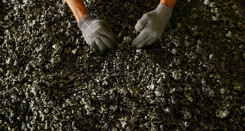 Nickel extends rebound on short-covering, low stocks