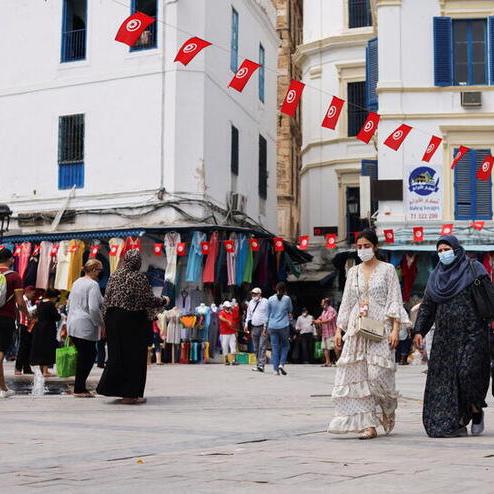 تونس تخفف حظر التجوال مع تراجع الإصابات اليومية بكورونا