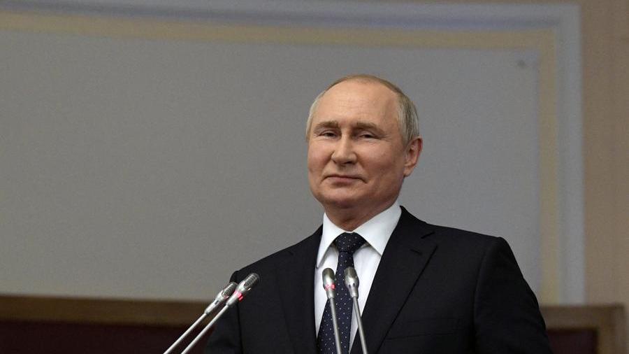 Putin says large Russian grain harvest to support higher exports
