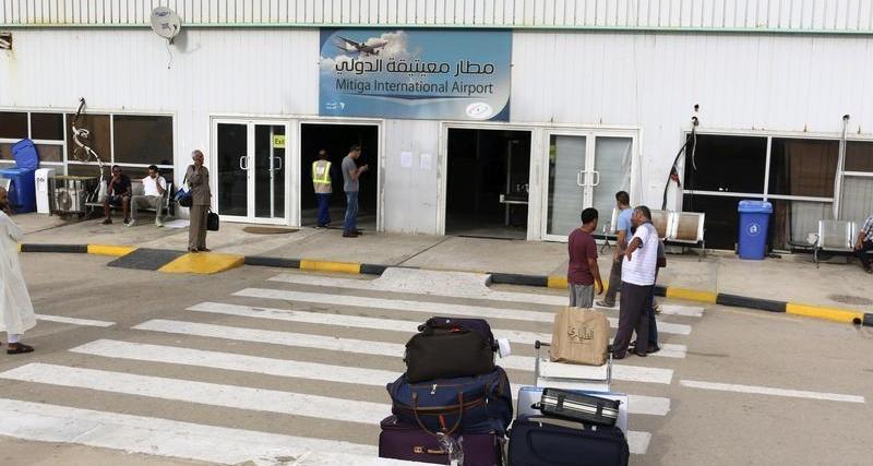 بيان: إعادة فتح مطار معيتيقة الليبي بعد إغلاقه عقب تعرضه للقصف