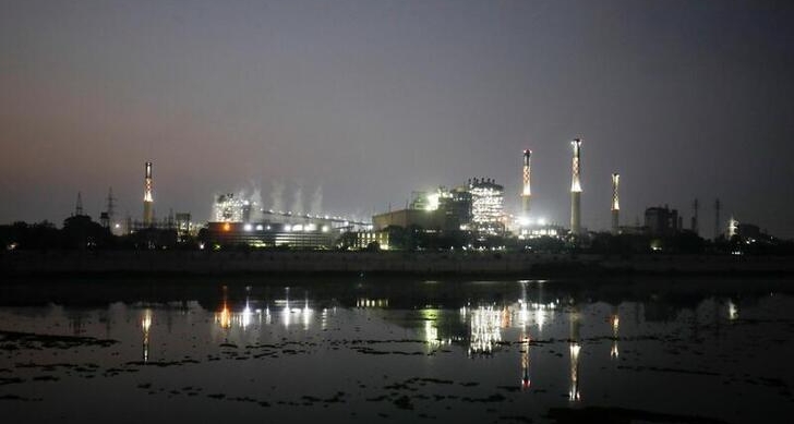 شركة عُمانية تسعى للاستحواذ على إحدى أكبر شركات إنتاج الطاقة بالهند