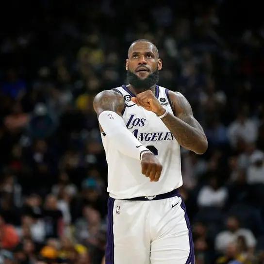 Lakers down Spurs in James's return, Celtics beat Kings