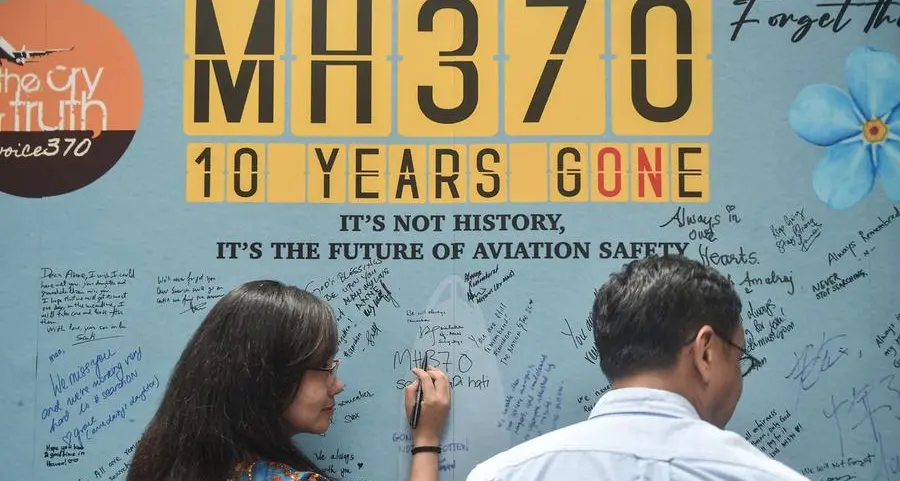 Malaysian PM 'happy to reopen' MH370 search if compelling evidence found