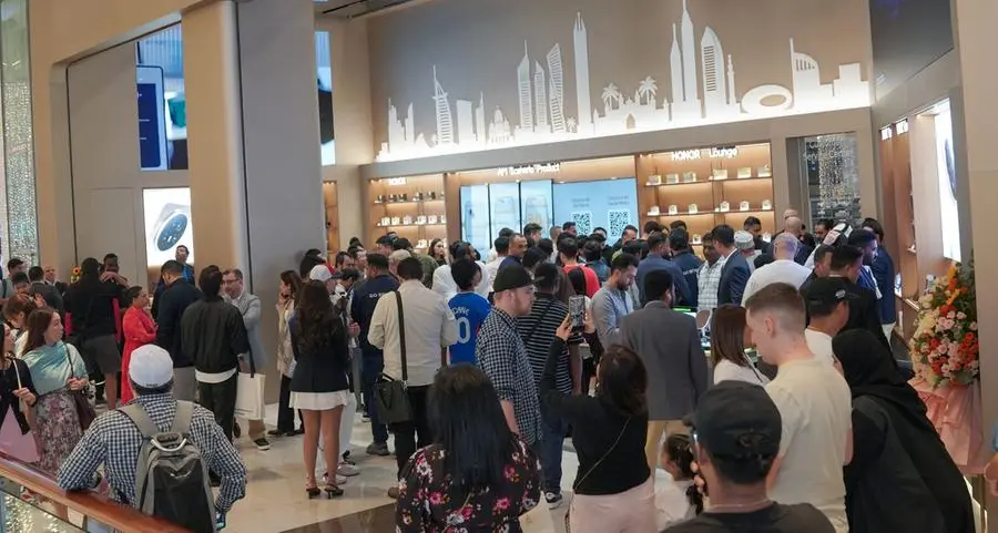 HONOR opens flagship experience store at Dubai Mall, marking a new chapter in AI smart living