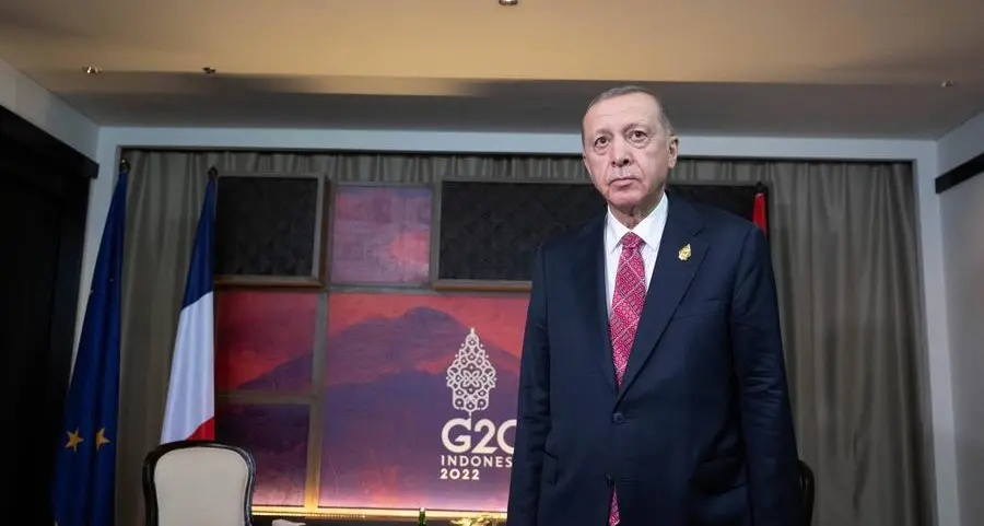 Erdogan threatens ground operation into Syria