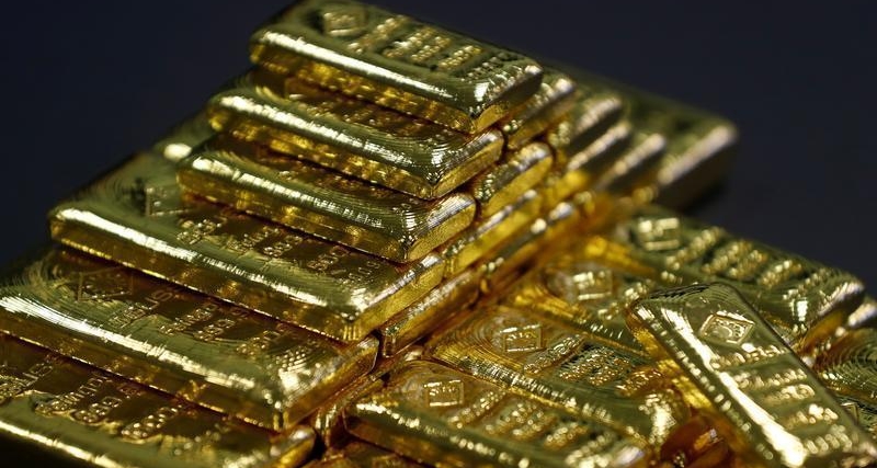 الذهب يتراجع عن أعلى مستوى في 3 أشهر ونصف بفعل تعافي الدولار