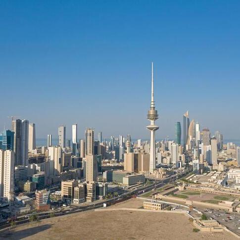 ولي عهد الكويت يقبل استقالة الحكومة