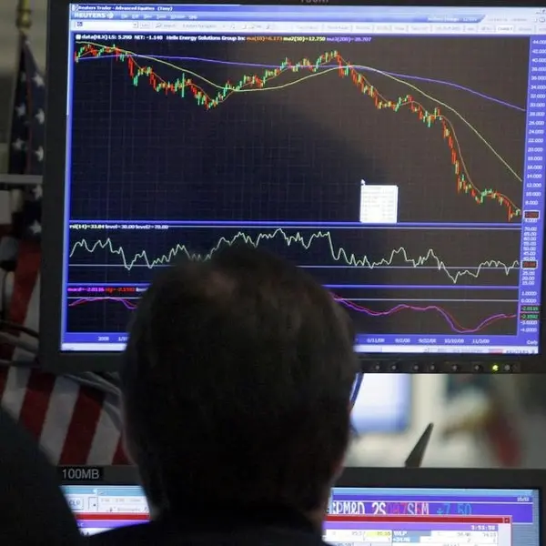 U.S. oil prices rise on weaker dollar, U.S. drilling in focus