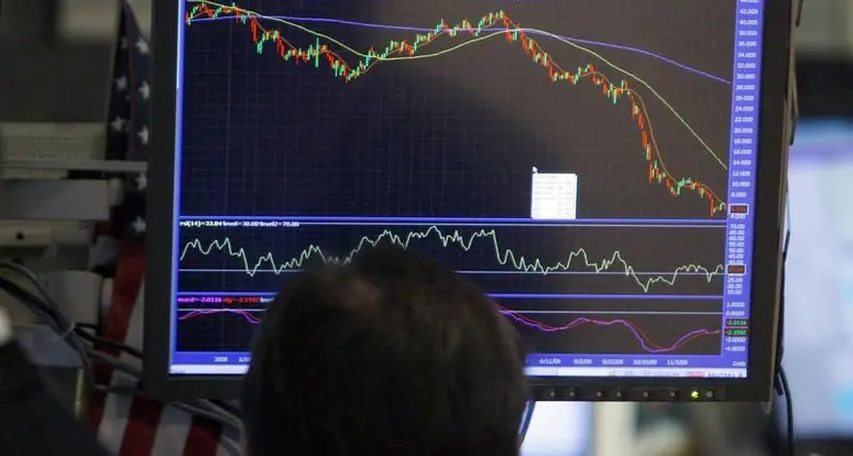 U.S. oil prices rise on weaker dollar, U.S. drilling in focus