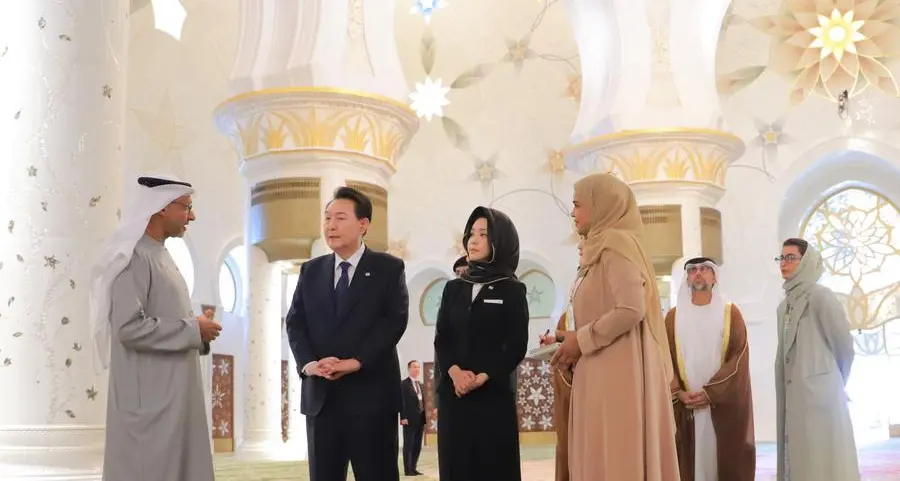 Korean President visits Sheikh Zayed Grand Mosque