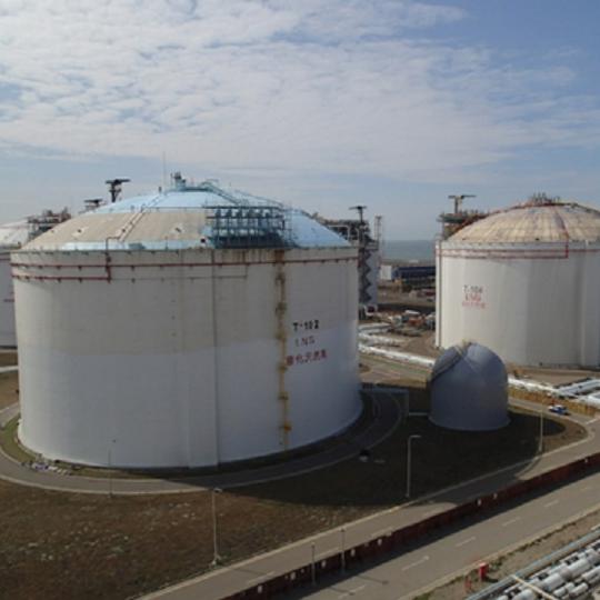 U.S. natgas futures hold near 11-week low as LNG exports decline