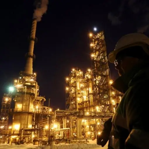 Oil prices edge up on signs of improving demand