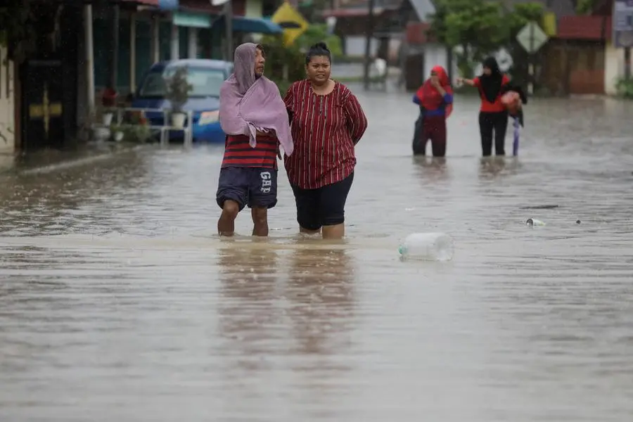 南部的洪水迫使 40,000 人逃离家园