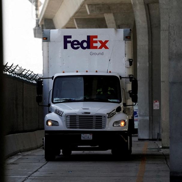 FedEx investors frustrated with new CEO after withdrawn forecast