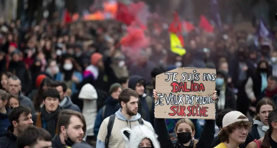 France workers maintain pressure after mass pensions protests
