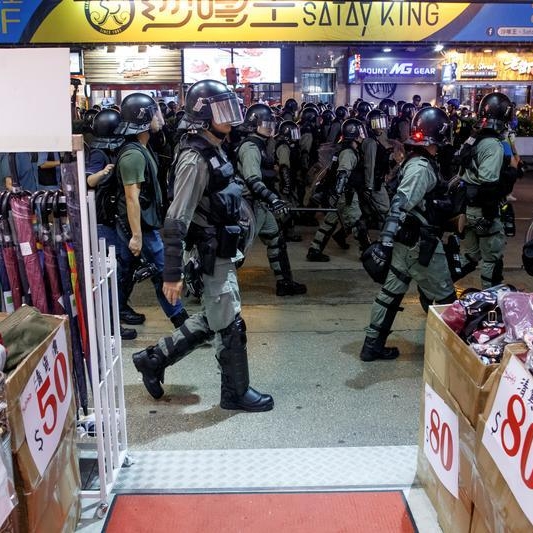 زعيمة هونج كونج تأمل أن تعيد الإحتجاجات السلمية الهدوء وتمهد للحوار