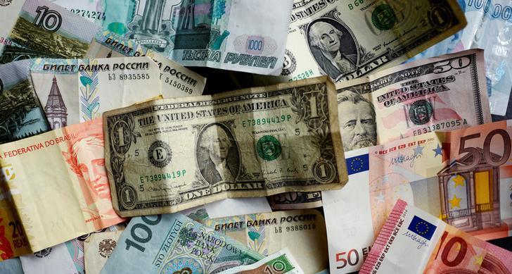 Yen ticks higher, euro falters as Ukraine crisis deepens