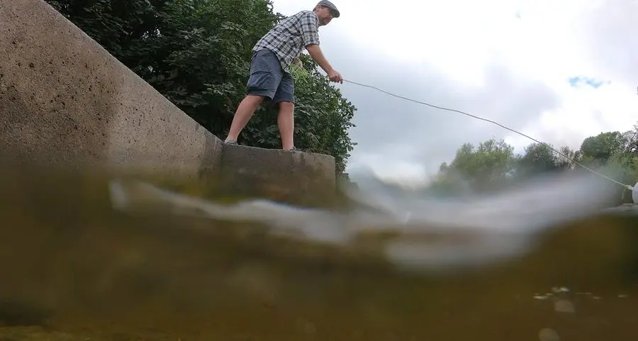 'Citizen scientists' battle to save historic UK river