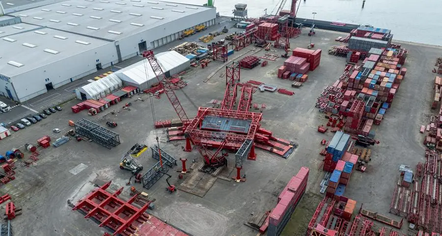 Mammoet begins assembly of world’s biggest land-based crane